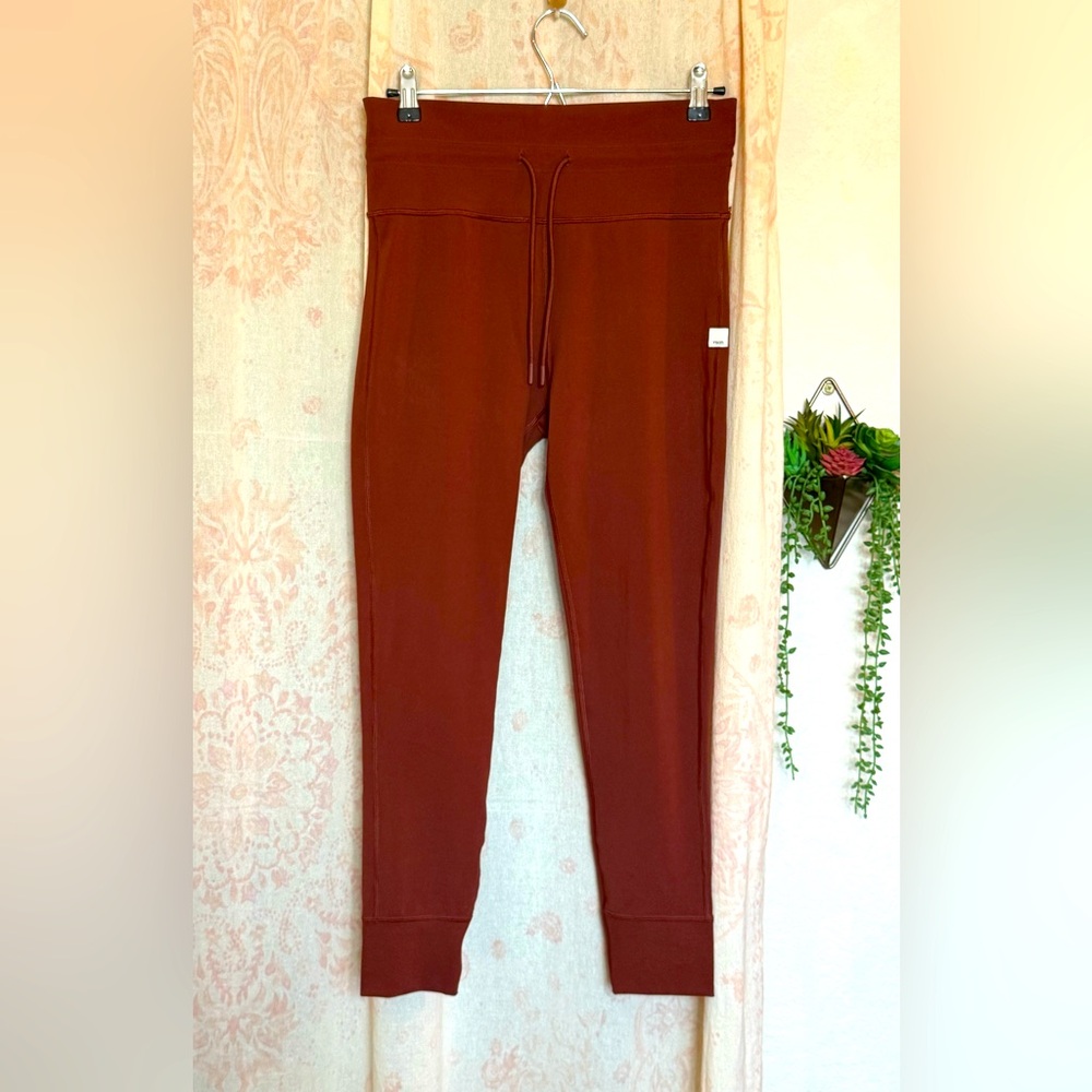 Vuori Daily Leggings in Brick
